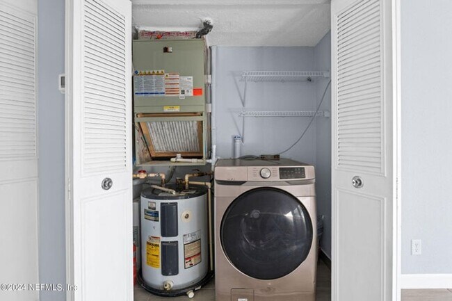 Building Photo - 3870 Mission Dr