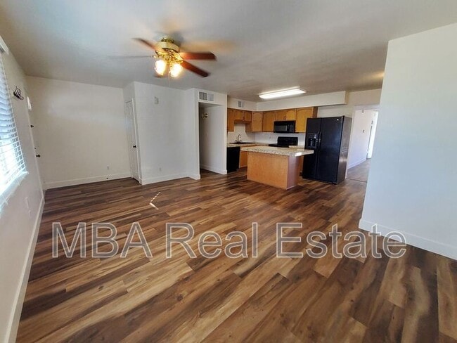 Building Photo - 1444 W Huntington Dr