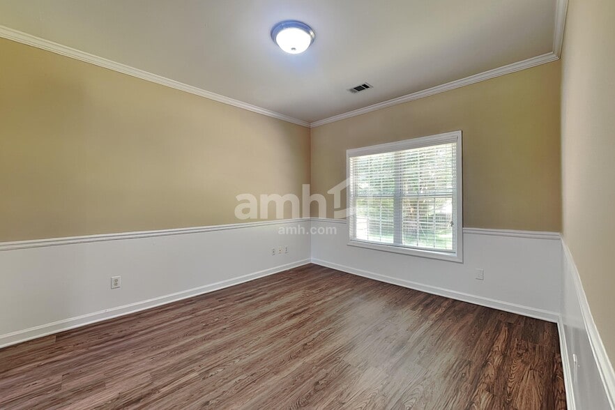 Building Photo - 1852 Clear Springs Ln