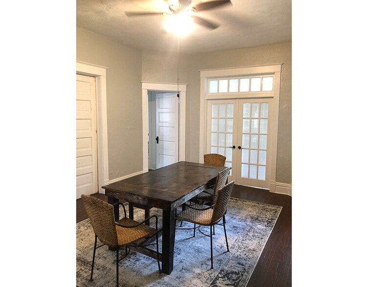 Building Photo - 1507 W Callender Ave