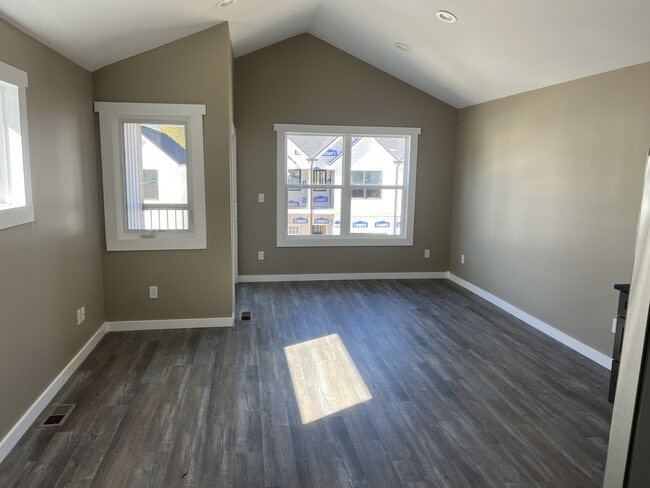 Building Photo - 3 Mimosa Ln