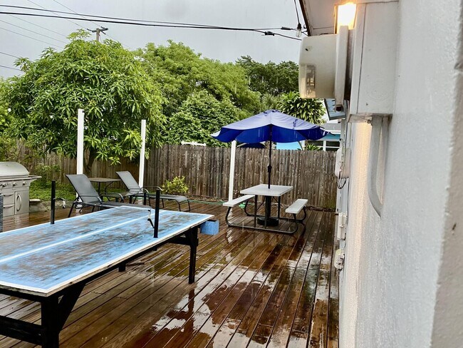 Building Photo - 1353 9th St