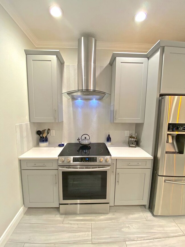 Building Photo - Lake Nona Pool Home for Rent 4bed 3 bath