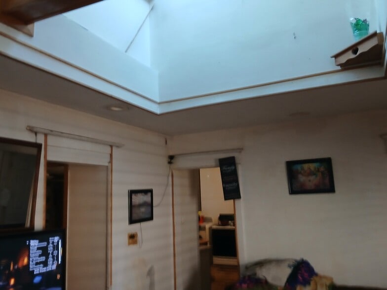 Building Photo - 602 Haungs Ave