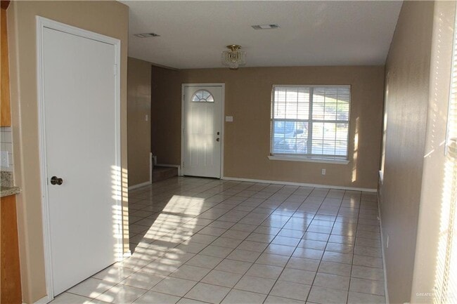 Building Photo - 12 Ashley Dr