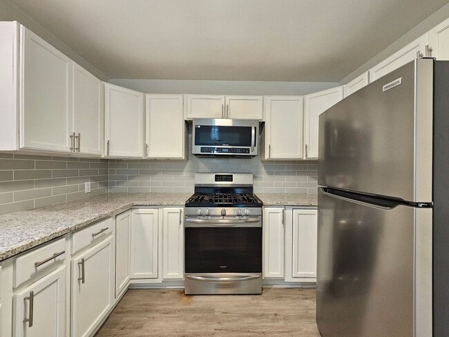 Building Photo - HUGE RENT REDUCTION AND $99 MOVE IN SPECIAL!