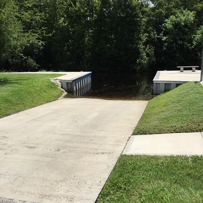 Building Photo - FOR RENT!!! STUNNING AND SPACIOUS 5 BEDROOM SINGLE FAMILY HOME...