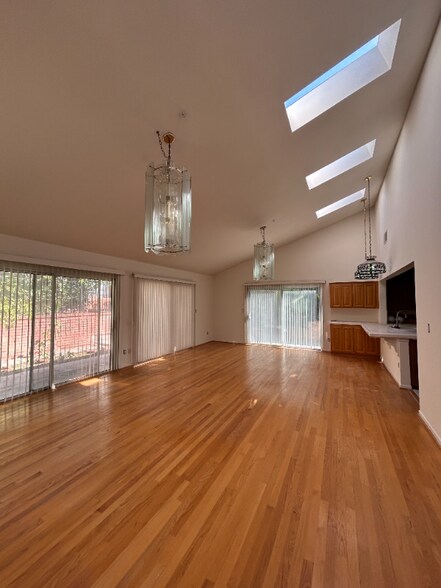 Primary Photo - 3305 Jurich Pl