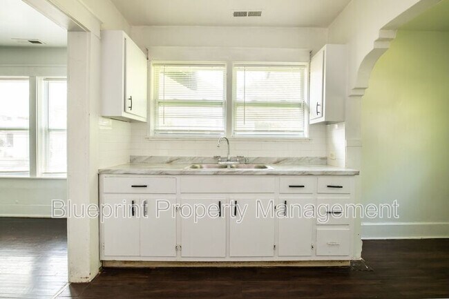 Building Photo - 4929 Avenue R
