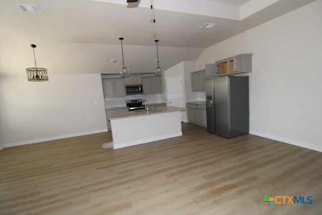 Building Photo - 1634 Dryden Ave