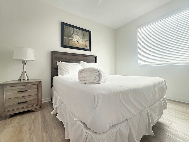 Building Photo - 5460 122nd Cir E