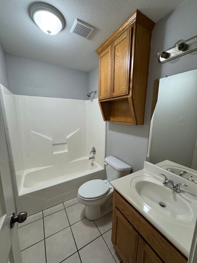 Building Photo - 10237 Hyacinth Ln