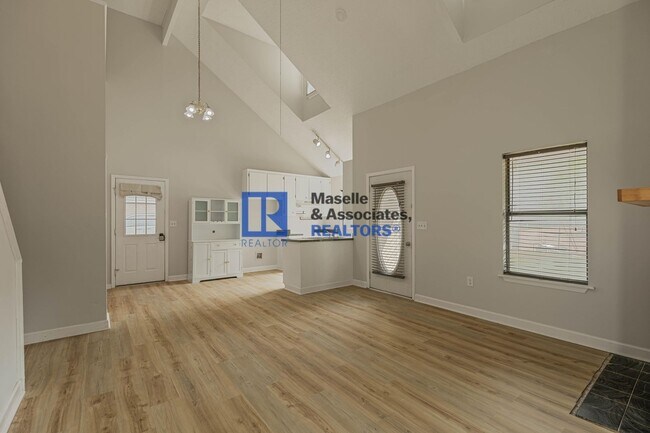 Building Photo - 3 Bed/2 Bath Home in Pearl