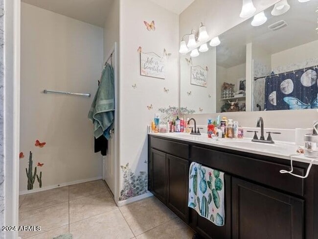 Building Photo - 30990 W Mulberry Dr