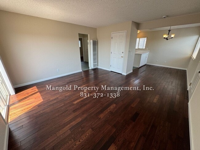 Building Photo - Great Home Located In Seaside Neighborhood with Fenced Back Yard!