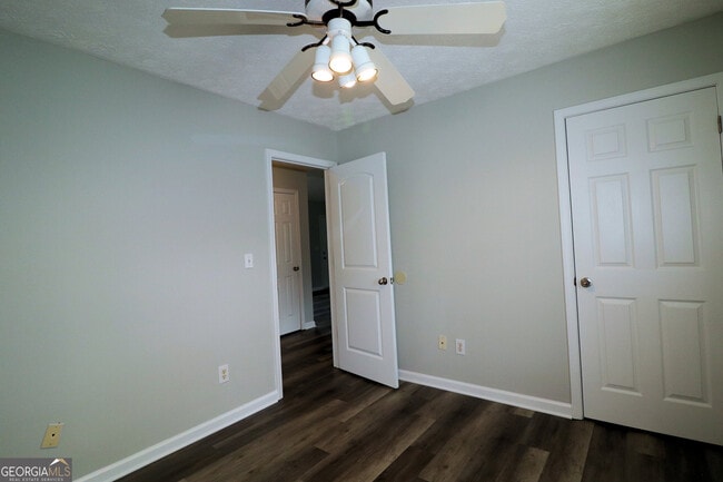 Building Photo - 18 Southwind Dr