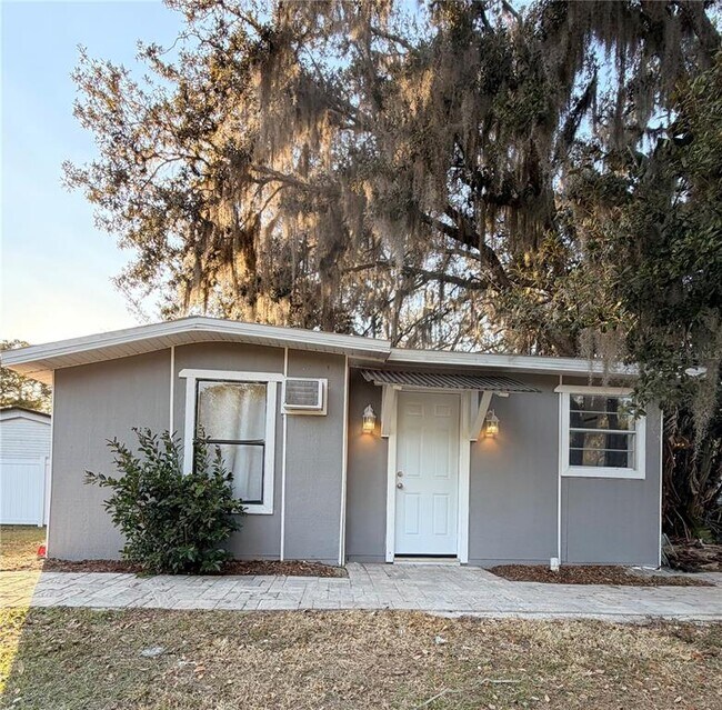 Building Photo - 5195 Countryside Ct