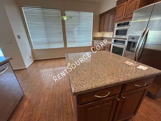 Building Photo - 3210 Lantana Ct