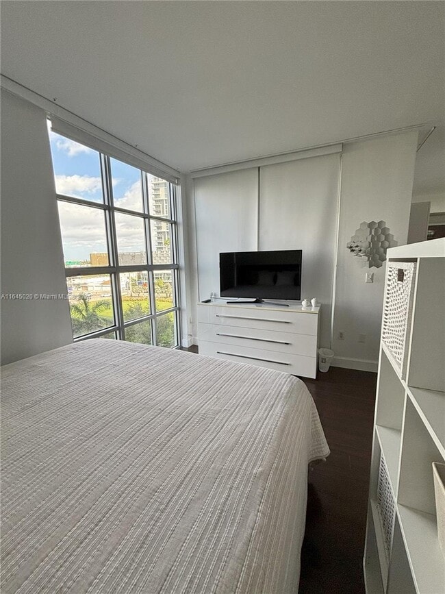 Building Photo - 3451 NE 1st Ave