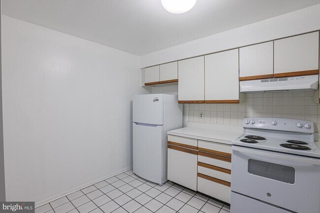 Building Photo - 2903 Fallstaff Rd