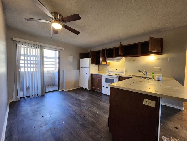 Building Photo - 2922 Straus Ln