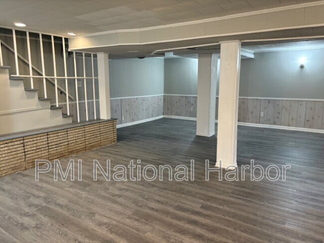 Building Photo - 1235 Chaplin St SE