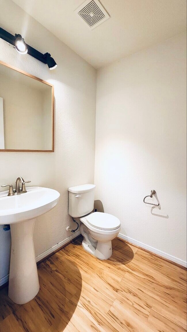 Building Photo - 16330 Oakside Hollow Ln