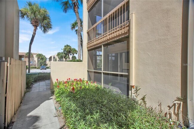 Building Photo - 596 Orange Dr