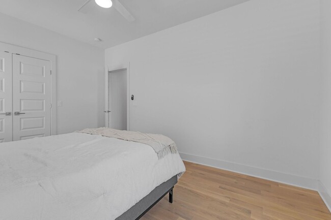 Building Photo - 6107 Cowden Ave