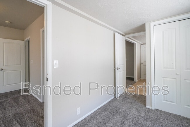 Building Photo - 276 W 700 N