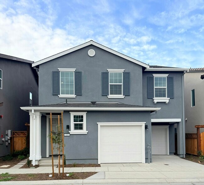 Primary Photo - 325 N Paso Robles Dr