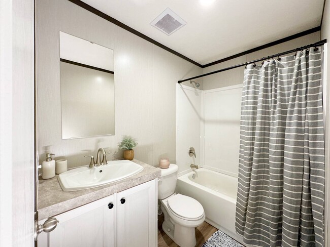 Building Photo - 1800 Oak Grove Rd E