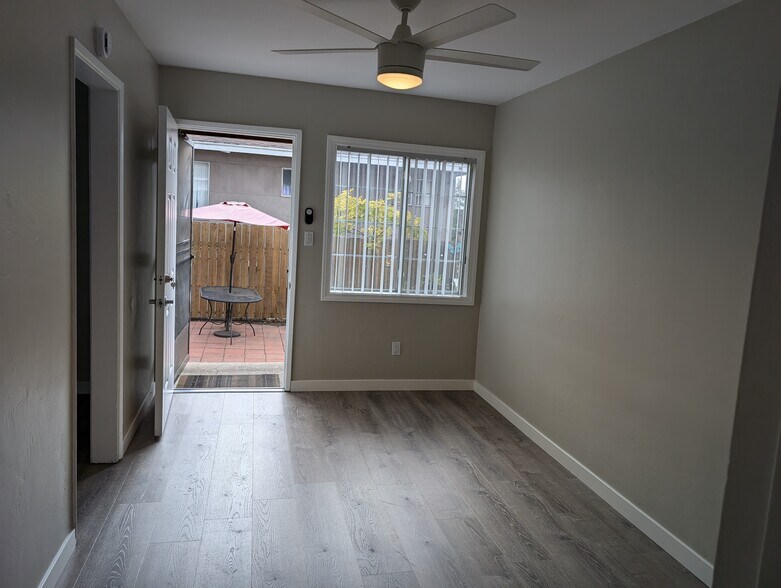 living room - 4431 College Ave