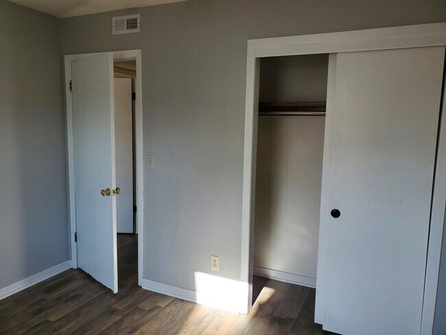 Building Photo - 1441 N Smith Ct