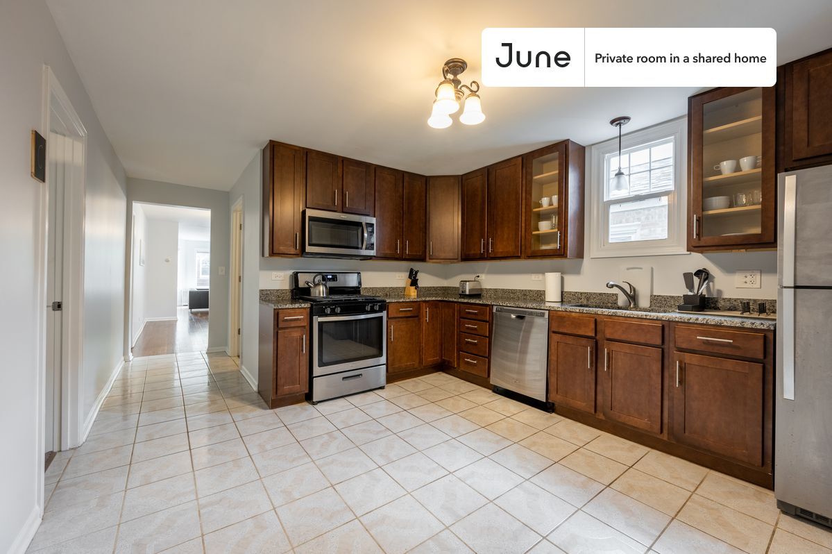 Building Photo - Room in Shared 3 bed/1 bath home