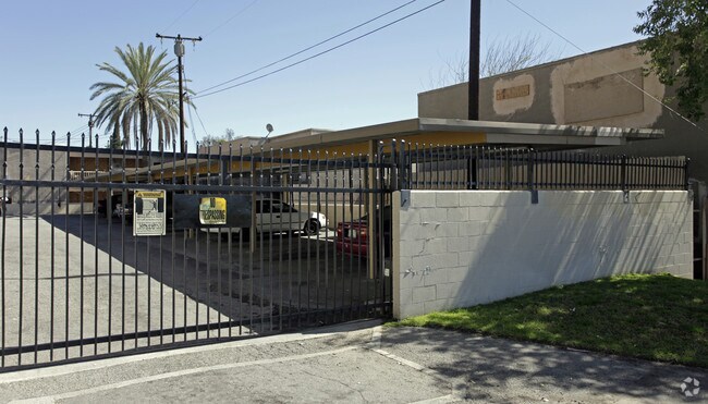 Building Photo - 1405 E Lynwood Dr
