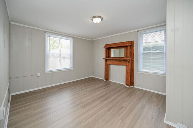 Building Photo - 2317 Stratford Ave