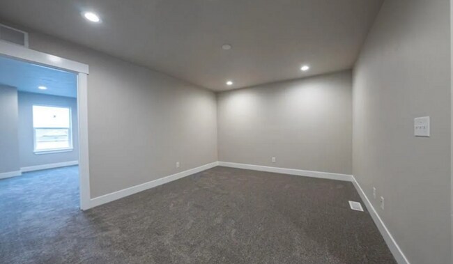 Building Photo - 3 bed, 2.5 bath Townhome in Ammon!!