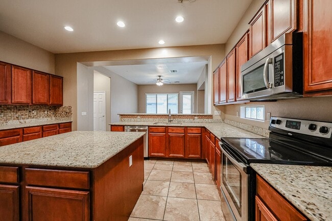 Building Photo - COMING SOON !! Spacious 4 Bed, 2.5 Bath 2 Story Home in Shadow Ridge Community/ Chandler