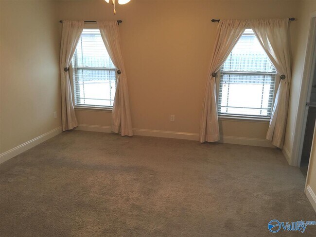 Building Photo - 303 Healey Dr