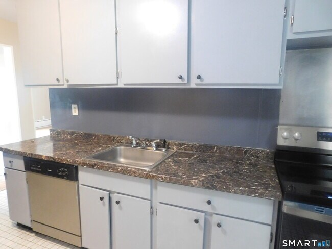 Building Photo - 45 Oakview Cir