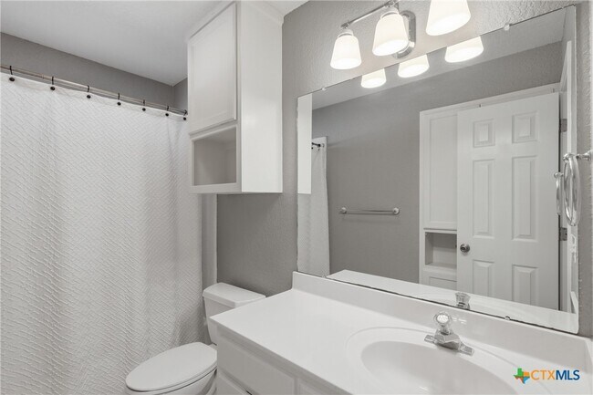 Building Photo - 1174 Vista Bonita