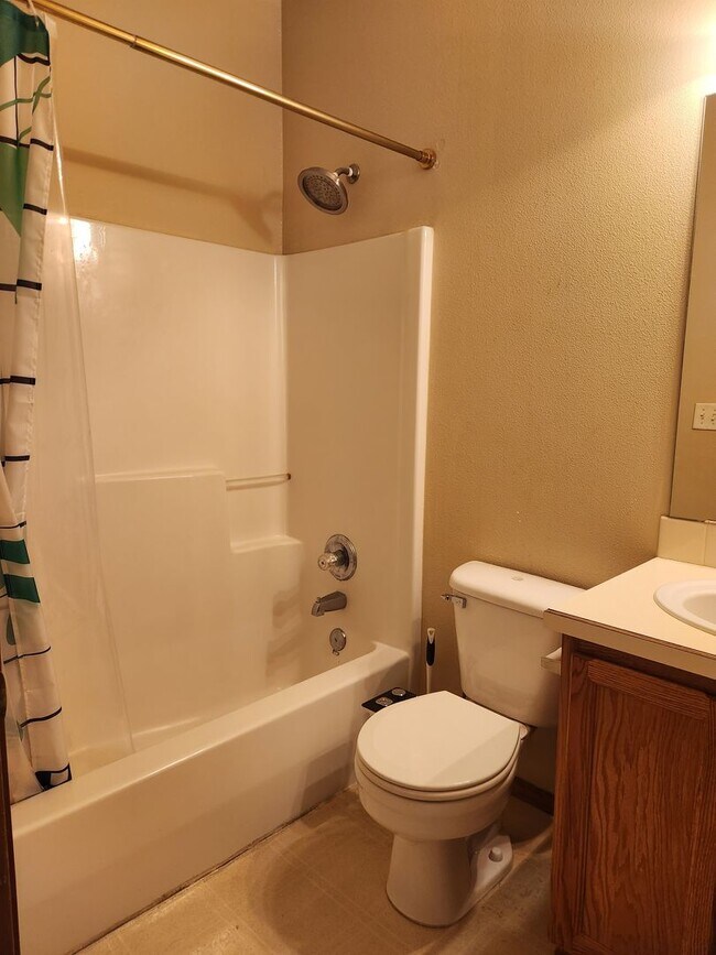 Building Photo - 533 40th St