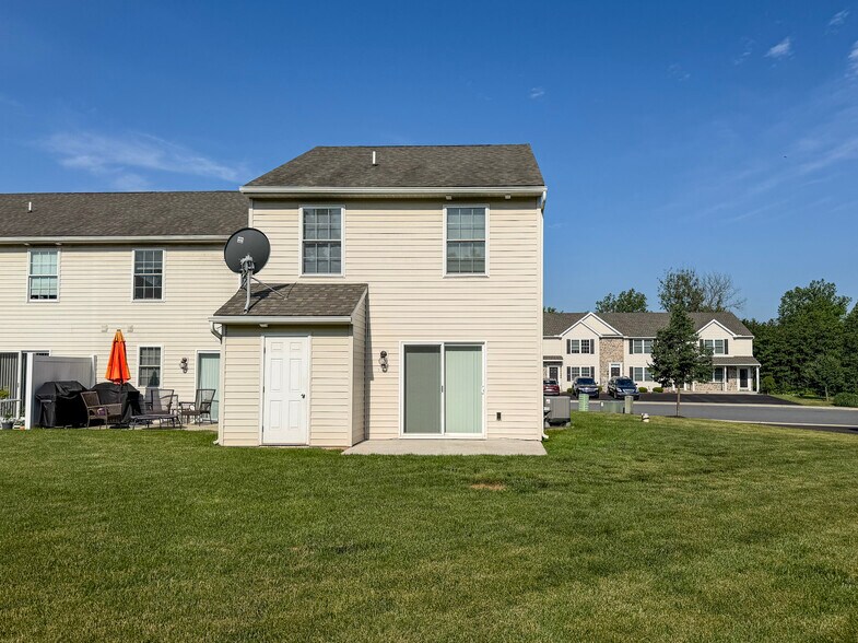 Building Photo - 141 Cedarwood Dr