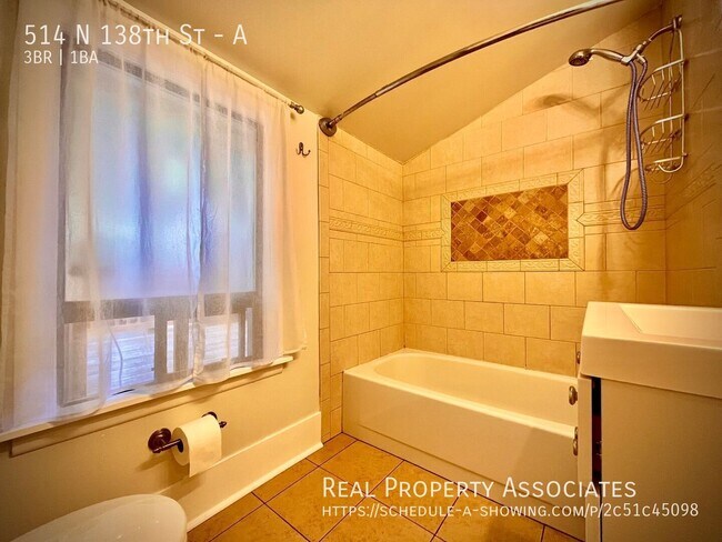 Building Photo - 514 N 138th St