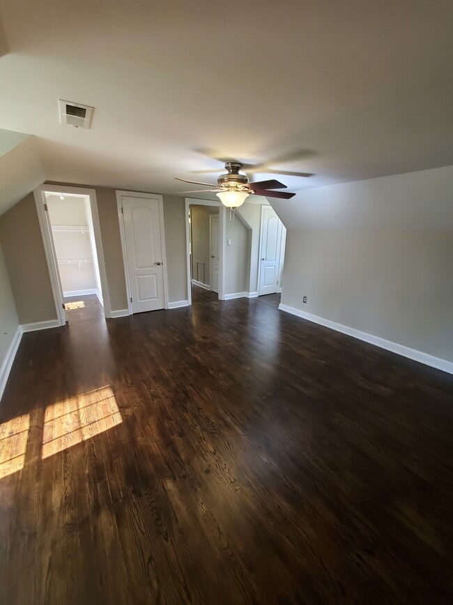 Building Photo - 320 Kingston Ct SW