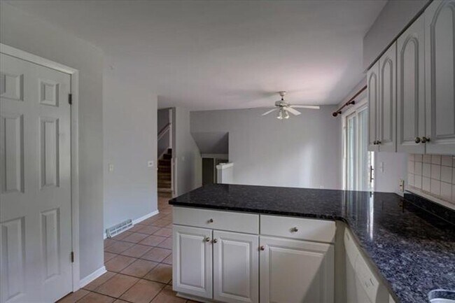 Building Photo - 3909 Patrick Henry Way