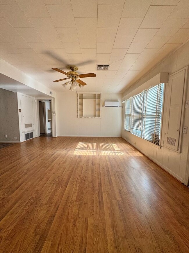 Building Photo - NOW AVAILABLE - 2-Bedroom Duplex Near ASU Campus + Water/Sewer/Trash Included!