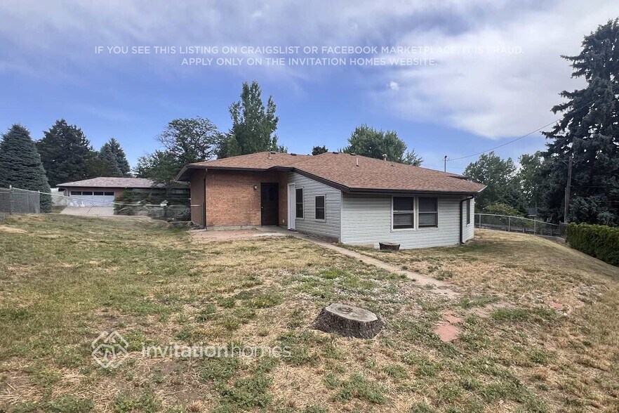 Building Photo - 2727 S Stuart St