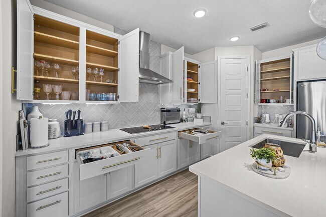 Building Photo - "Luxurious Furnished Home with 4-Bed, 3-Bath, Swim Spa Fenced Yard Golf Cart steps to the beach!"